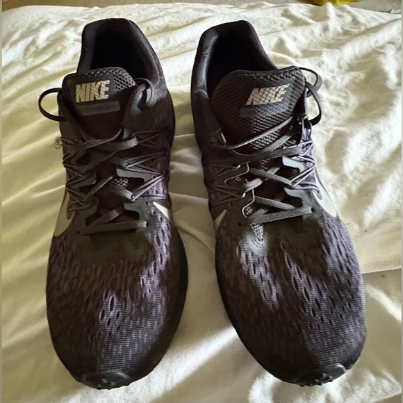 Pre-loved excellent
Nike Men's Black Running Shoes
MSRP 120 $ - Picture 3 of 8